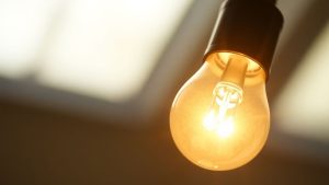 Bec LED luminos, eficient energetic.